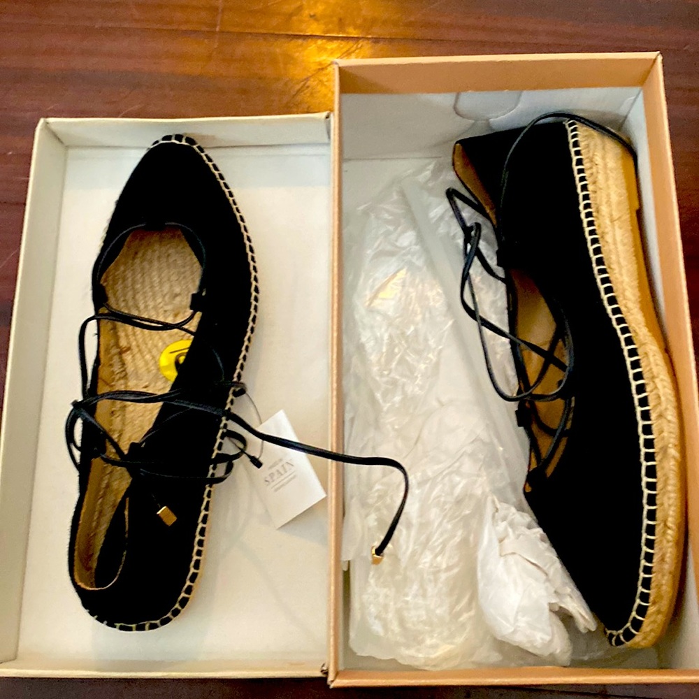 Romena handmade in Spain black lace up moccasins size USA 9 color black